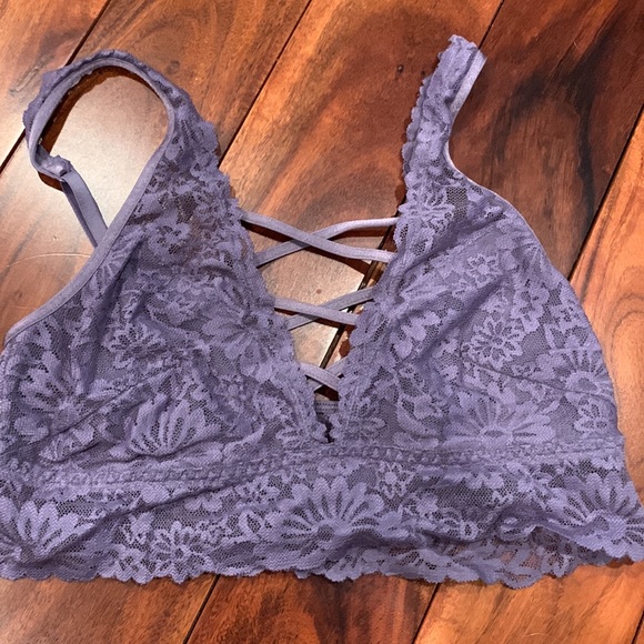 Two unlined lace bralettes - Picture 2 of 6